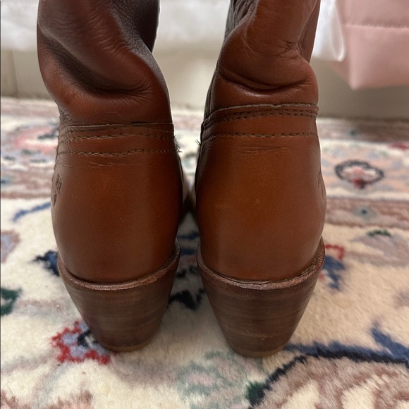 Frye Women's Chestnut Leather Heeled campus Boots sz7.5AA - Picture 4 of 7